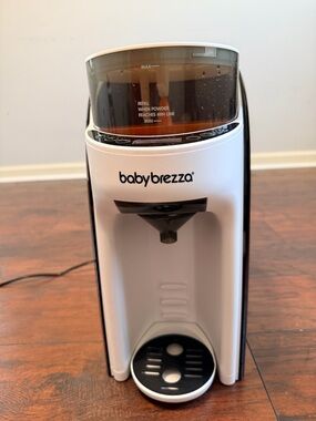 Baby Brezza Formula Pro Dispenser in White and Black